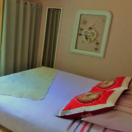 Ici Et La بيت للعطل